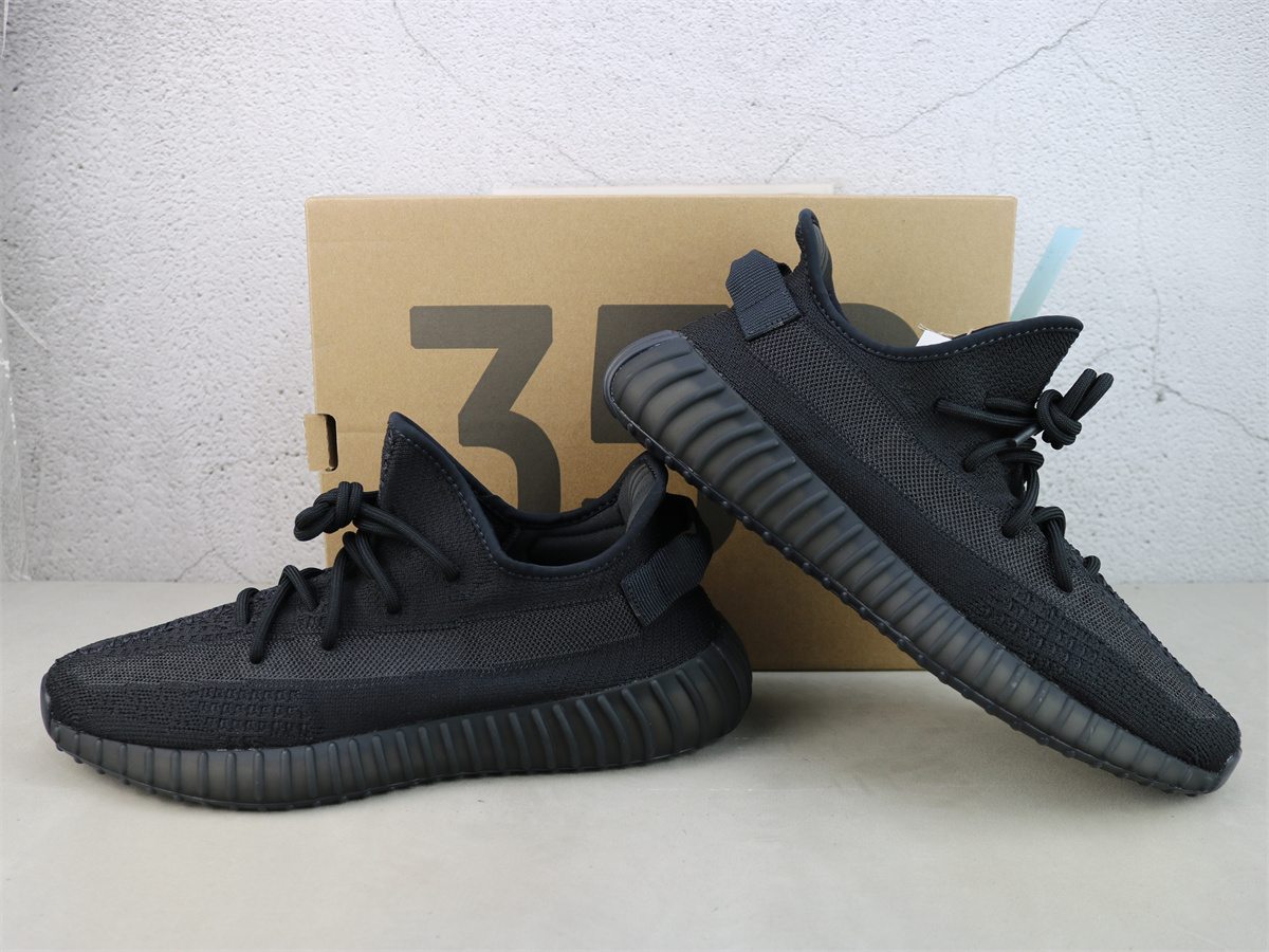 Yeezy Boost 350 V2 Onyx HQ4540